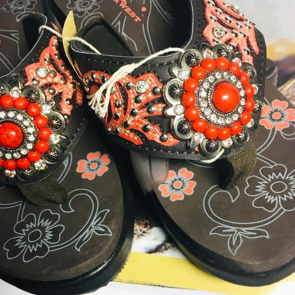 Montana West
Boot Scroll Platform Flip-Flo… - Picture 5 of 10